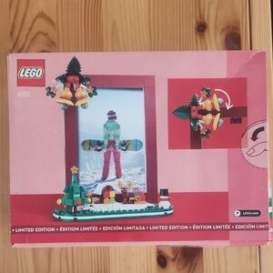 LEGO Holiday Scene Building Set - Red and Green
